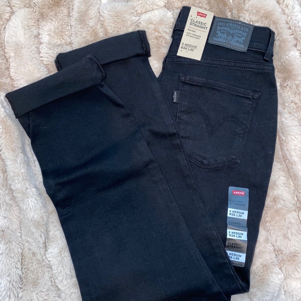 Mid Rise Classic Straight Levi Jeans- Mom Jeans